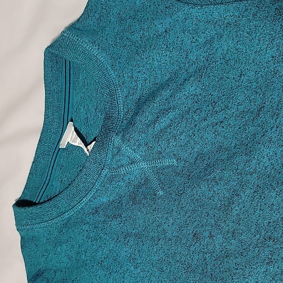 Diadora pullover with front pocket NWOT - Picture 2 of 3